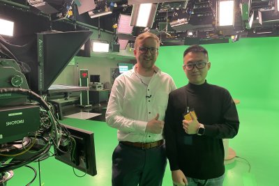 Markus Schlott and Chen Li in HR TV studio